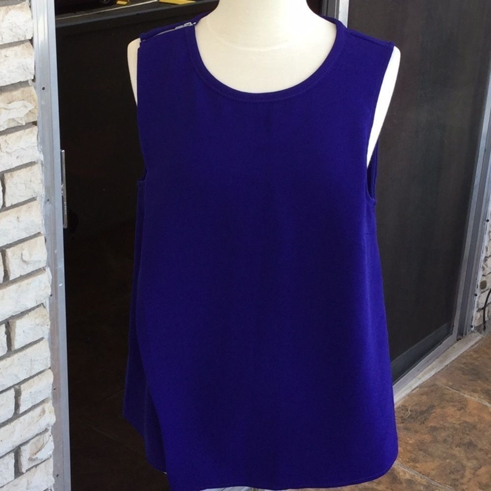 Le Lis Sleeveless Blouse